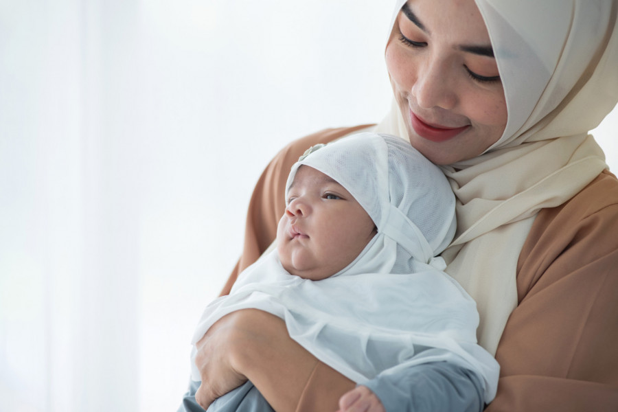 TEK ROĐENOJ BEBI NA UHO SE ŠAPNU DVE REČI: To je uvod u veru, ali i želja roditelja da odrasta u Islamu