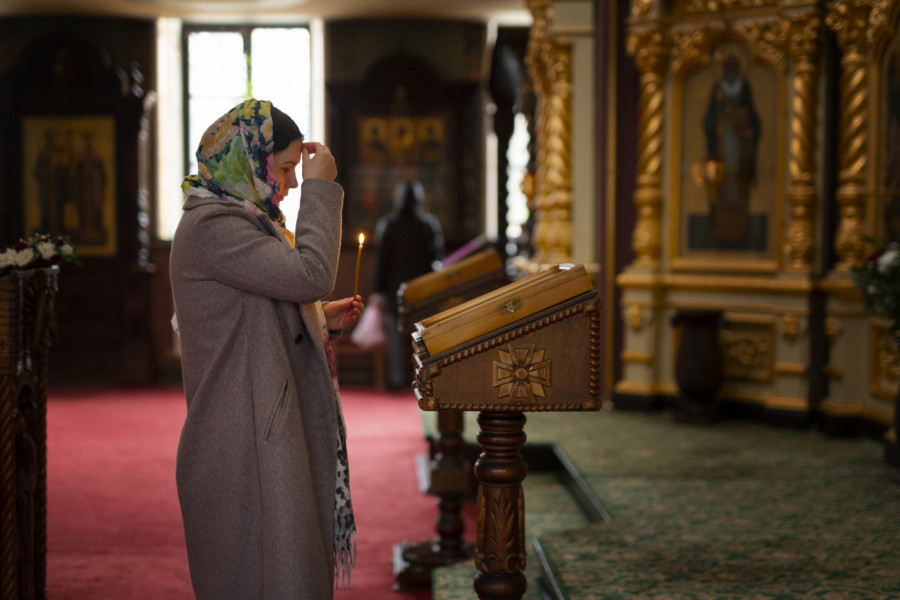„NE TREBA DA SE POKORAVAMO LJUDIMA, NEGO GOSPODU“: Sveti Teofan Zatvornik o snazi svedočenja apostola i delovanju Duha Svetoga