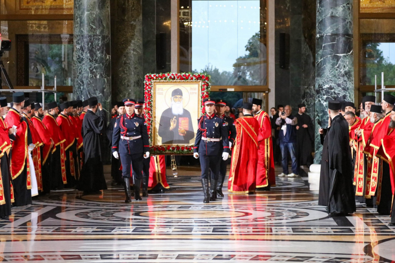 VERNICI SPC DANAS SA POBOŽNOŠĆU SLAVE SVETOG JUSTINA ĆELIJSKOG: U Hramu Svetog Save služen akatist svetitelju čija je duhovna zaostavština je trajno obogatila pravoslavnu misao