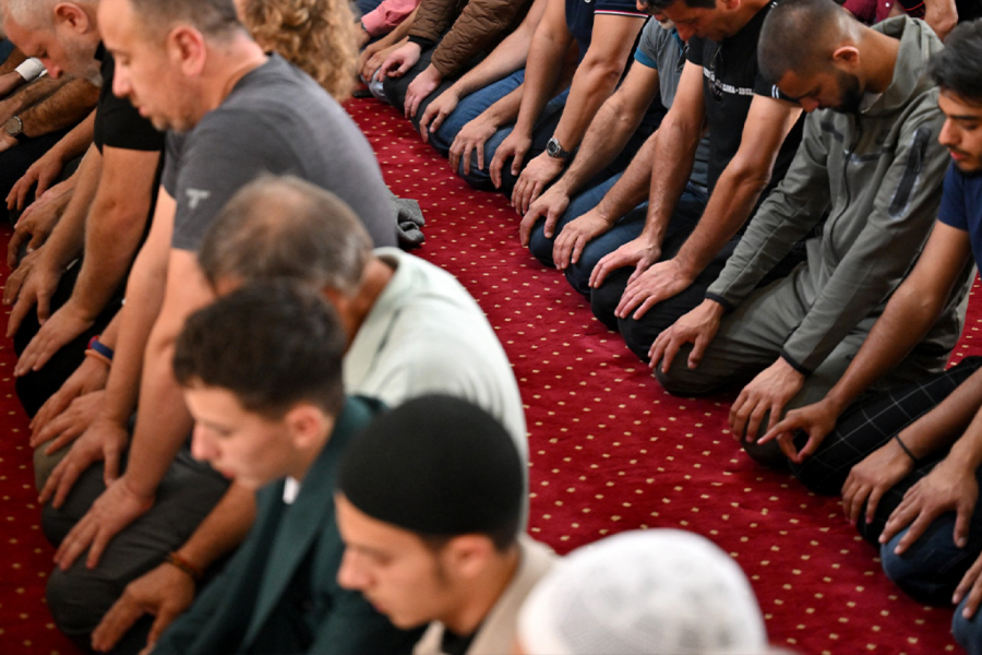 RAZLIČITI IZRAZI, A JEDINSTVENA PORUKA: Kako se čestita islamski praznik Kurban-bajram