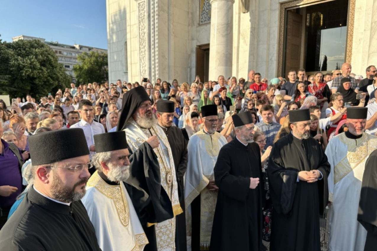 BEOGRAD DOSTOJANSTVENO ISPRATIO KIVOT SVETOG JUSTINA: Uz molitve i blagoslove, mošti Prepodobnog vraćene u manastir Ćelije