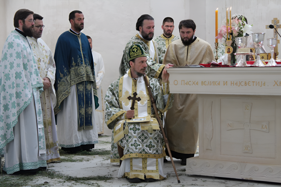 NOVA SVETLOST U HRAMU KOJI JE BIO SRUŠEN DO TEMELJA: Slava obnovljene Saborne crkava u Mostaru okupila brojne vernike