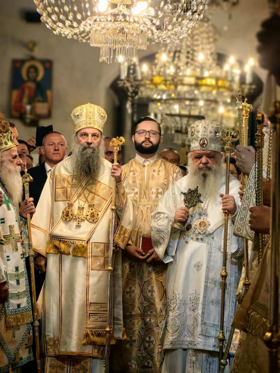 Liturgiju su služili patrijarh srpsko Porfirije i arhiepiskop ohridski i makedonski Stefana, uz sasluženje mnogih visokopreosvećenih i preosvećenih arhijereja