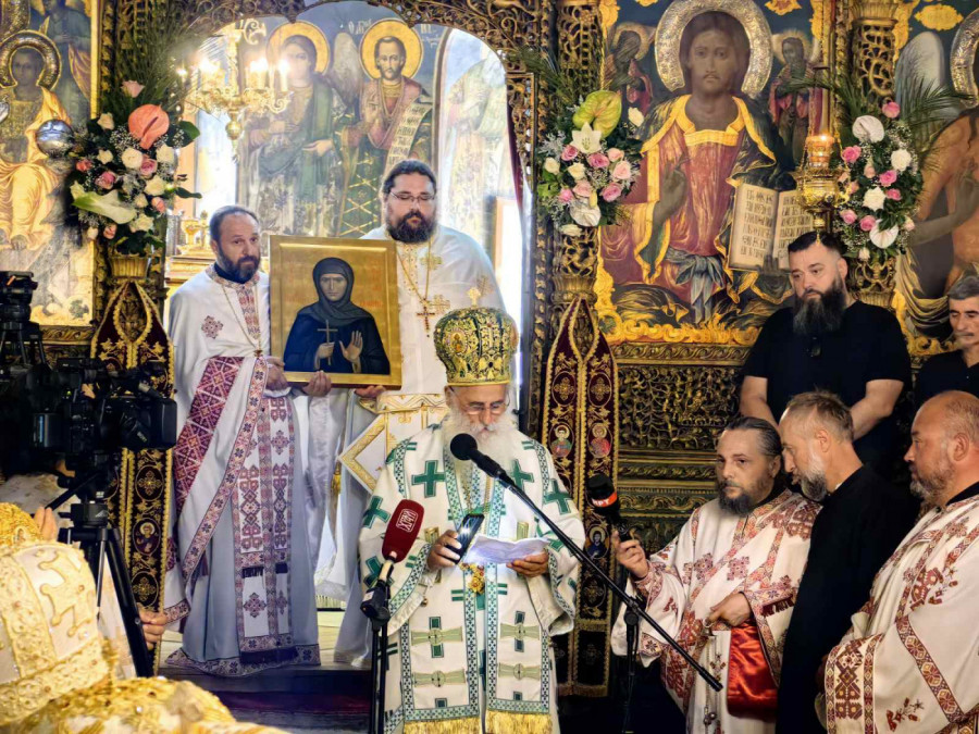 Liturgiju su služili patrijarh srpsko Porfirije i arhiepiskop ohridski i makedonski Stefana, uz sasluženje mnogih visokopreosvećenih i preosvećenih arhijereja