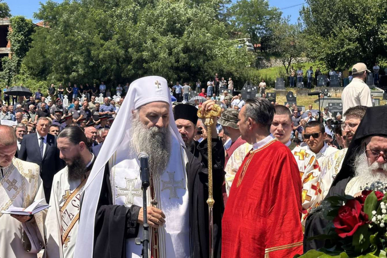 POSLE LITURGIJE I POMENA STRADALIM SRBIMA SREDNJEG PODRINJA, PATRIJARH PORFIRIJE PORUČIO: Bol ne boli više ili manje zavisno od imena!