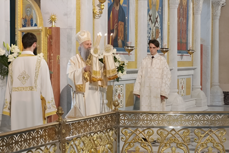 SVETOSAVSKI DUH IVANJDANSKOG SLAVLJA: Prazničnu liturgiju u Hramu Svetog Save uveličalo pojanje Pravoslavnog ruskog muškog hora