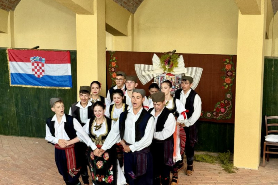 ČUVARI TRADICIJE BARANJSKIH SRBA U HRVATSKOJ: Lepota različitosti zasijala na Ivanjdanskim susretima u Belom Manastiru