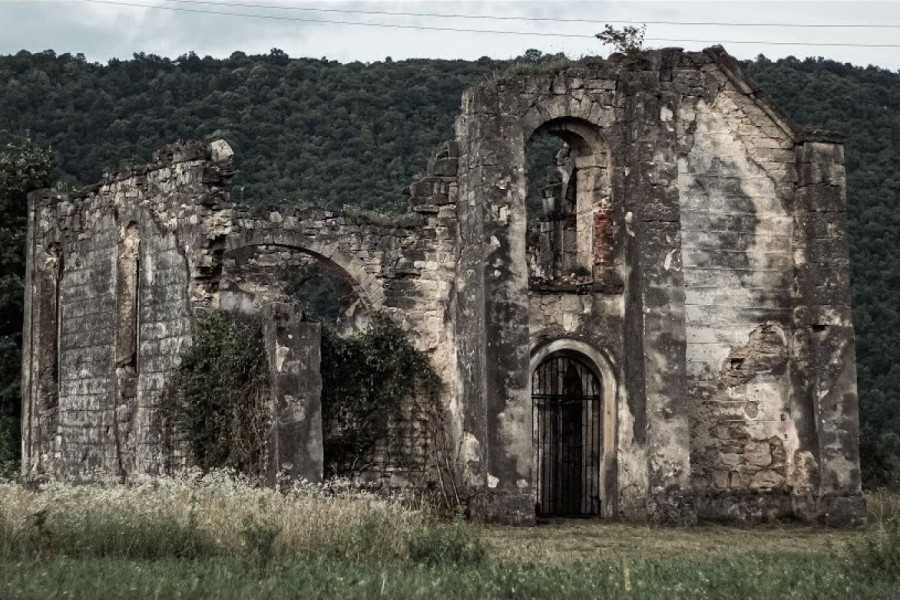 OBNOVA DUHOVNOG ŽIVOTA U OSKRNAVLJENOM HRAMU: Prvo krštenje u Bihaću posle 15 godina, a drugo posle rata