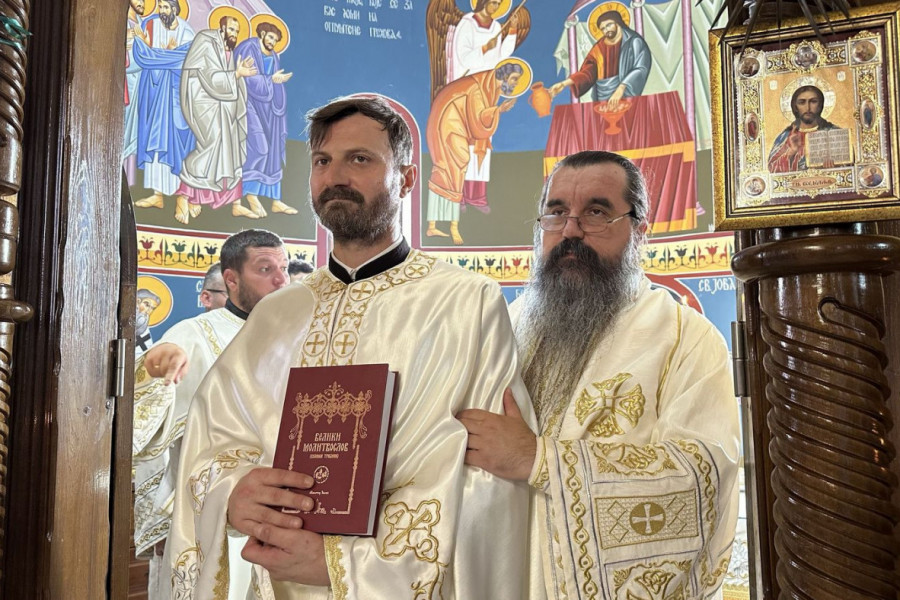 DUHOVNO SABRANJE NA OBALI SAVE: Vladika Jerotej služio liturgiju i čin rukopoloženja u Hramu Svetog apostola Marka u Šapcu