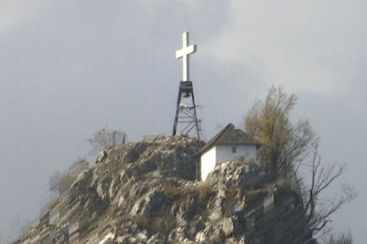 NAJMANJA SVETINJA U SRBIJI POSVEĆENA JE SVETITELJU KOGA DANAS SLAVIMO: U Crkvu Svetog Ilije na vrhu Gradine mogu da stanu samo dva vernika