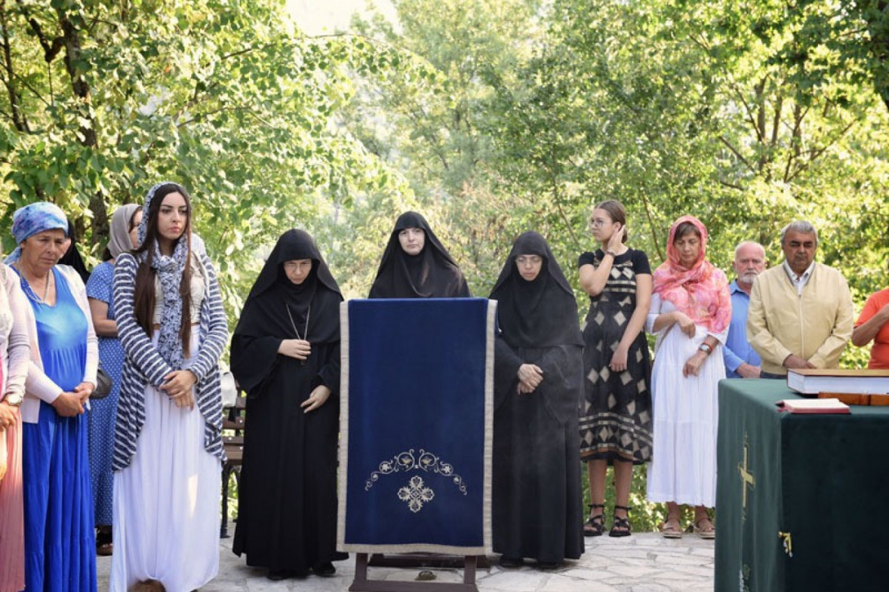 SVETINJA NA MALOJ SVETOJ GORI ZASIJALA NOVIM SJAJEM: Manastir Ilinje dočakao slavu uz obnovljenu crkvu i portu