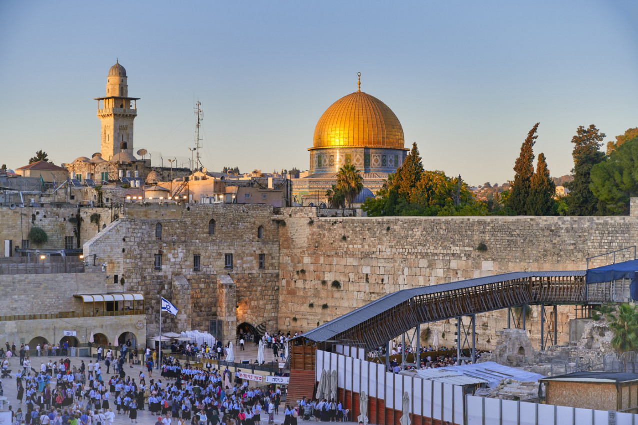 ZID PLAČA U JERUSALIMU SPAJA TRI VERE: Mesto molitve na kom se dodiruju nebo i zemlja