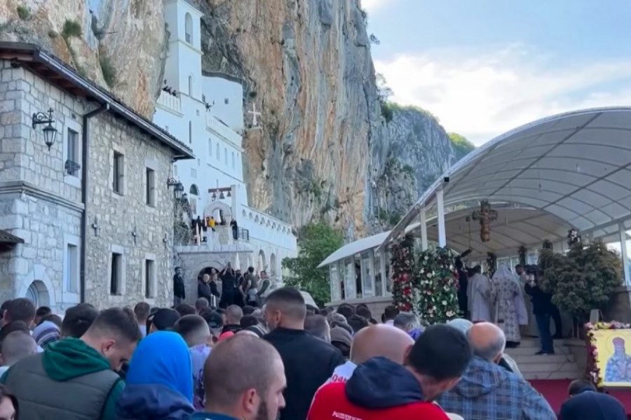 JEDNU STVAR OBAVEZNO MORATE PONETI NA POKLON! Ovo su ključna pravila pri dolasku i odlasku iz manastira Ostrog!