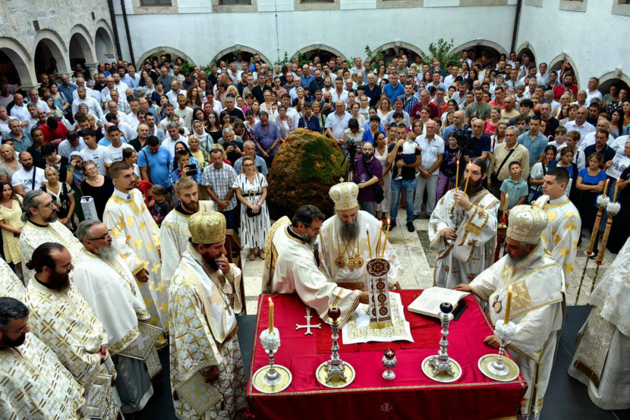 SVEDALMATINSKI SABOR SRBA OSVETLIO HRVATSKU: Patrijarh Porfirije služio liturgiju u manastiru Krka na Preobraženje (FOTO-GALERIJA)