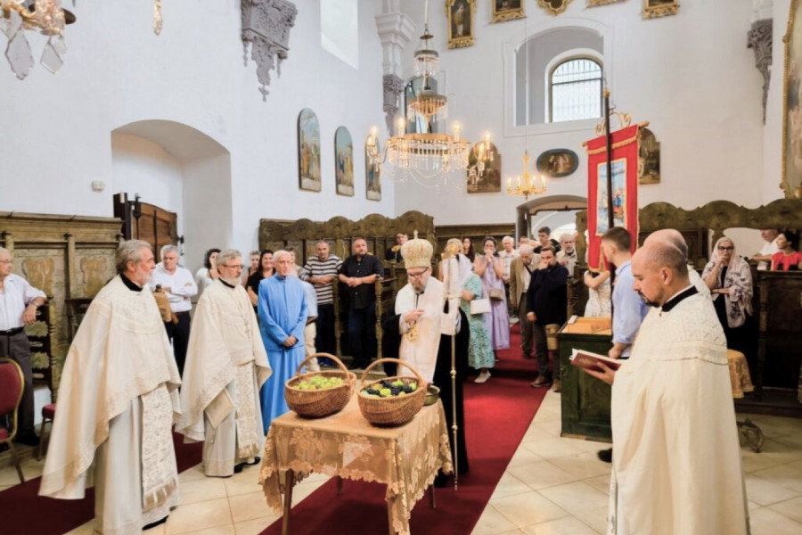 SENTANDREJA OBASJANA SVETLOŠĆU PREOBRAŽENJA: Hramovna slava Preobraženjske crkve