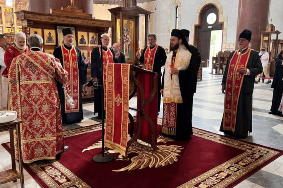 SEĆANJE NA DUHOVNOG VOĐU KOJI JE ODBRANIO VERU U NAJMRAČNIJEM VREMENU: Vladika Petar služio parastos patrijarhu Germanu u Crkvi Svetog Marka