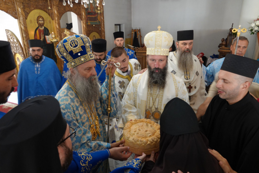 MANASTIRSKA SLAVA I NARODNI SABOR U BEOGRADU: Arhijerejskom liturgijom patrijarh Porfirije započeo praznovanje u Manastiru Rakovica