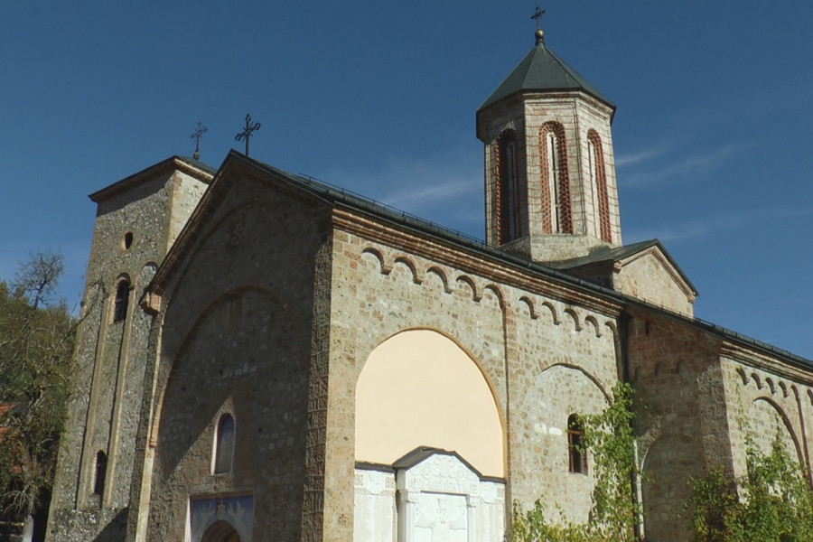 SKRIVENI BISER TARE KOJI VEKOVIMA ISCELJUJE: Manastir Rača čuva neprocenjivo blago srpske duhovnosti, a pored njega je izvor vode koji leči i telo i dušu