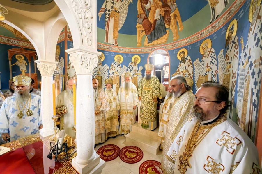 SRPSKA SVETINJA NA TROMEĐI PONOVO ZASIJALA NAKON ŠEST VEKOVA: Veliko osvećenje Manastira Rmanj na 580. godišnjicu od osnivanja