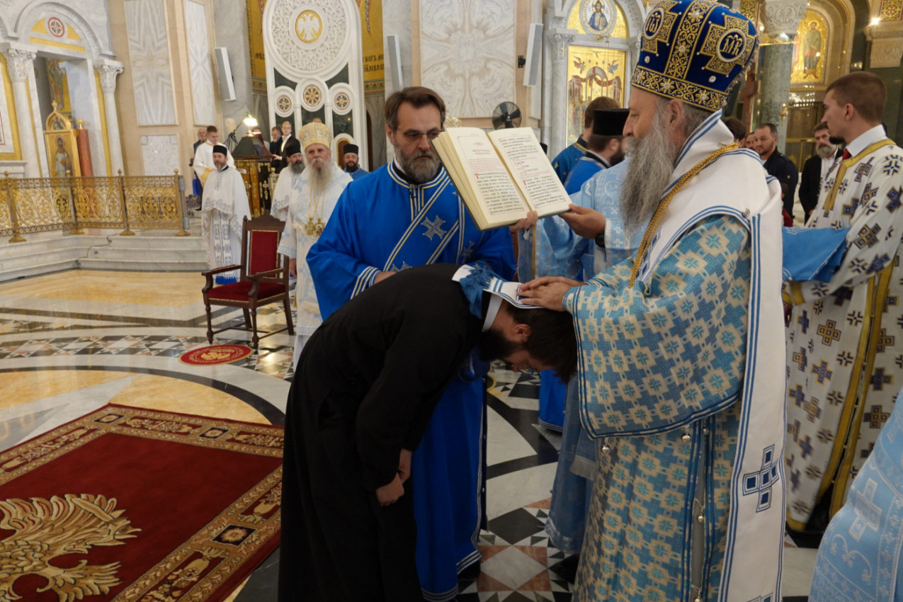 VELIKI PRAZNIK U NAJVEĆEM SRPSKOM HRAMU: Patrijarh Porfirije služio liturgiju u Hramu Svetog Save i rukopoložio đakona