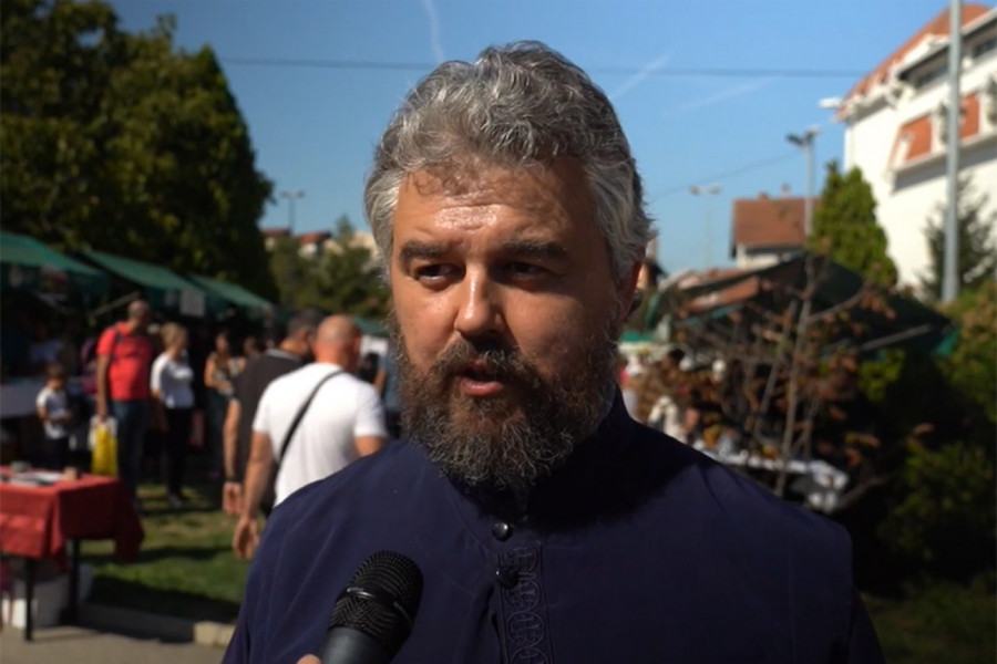 ZNATE LI KAKO SE POZDRAVLJA NA POBUSANI PONEDELJAK: Otac Borislav o običajima i simbolici praznika koji spaja žive i upokojene (VIDEO)