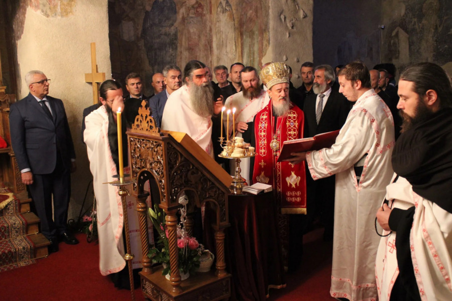 Večernje sa petohlebnicom služio je mitropolit Atanasije