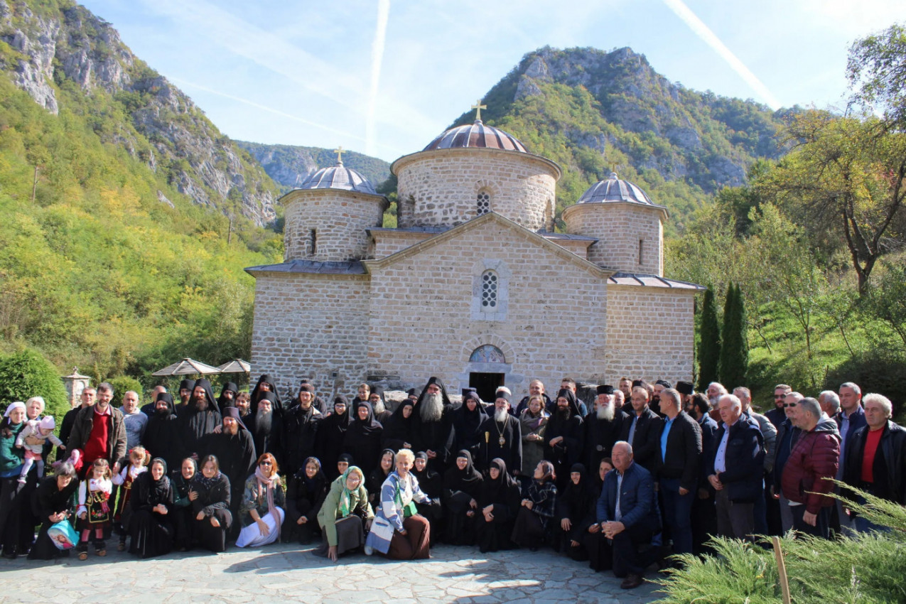 SVETLOST I RADOST U SVETINJI IZ DOBA NEMANJIĆA: Veličanstvena proslava ktitorske slave Manastira Davidovica