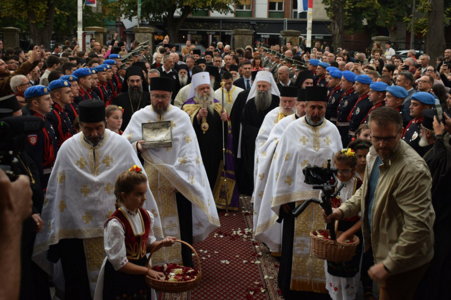 BRATSKA LJUBAV NA SVETOM TLU: Patrijarh Porfirije i arhiepiskop Stefan dočekani uz molitve i radost u Nišu