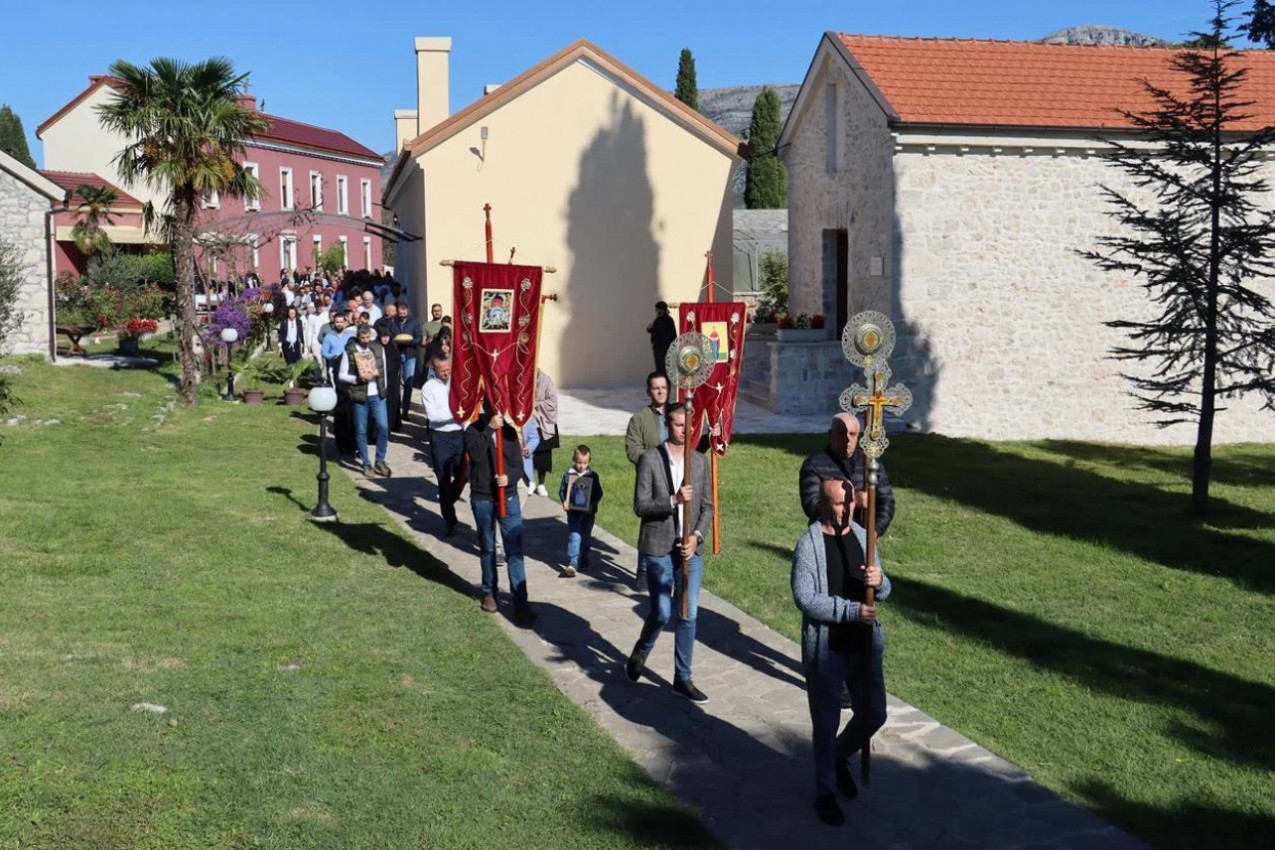 ČUVAR VEKOVNE TRADICIJE U SRCU HERCEGOVINE: Manastir Duži proslavio svoju slavu