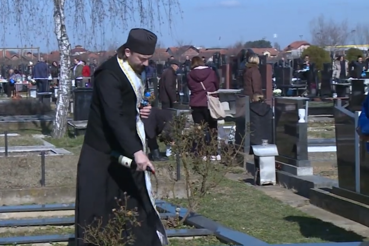 SUTRA SU MITROVSKE ZADUŠNICE I POSTOJE JASNA CRKVENA PRAVILA KAKO SE ONE OBELEŽAVAJU! Potrebno je spremiti žito, vino, sveće i  spisak imena upokojenih u dva primerka!