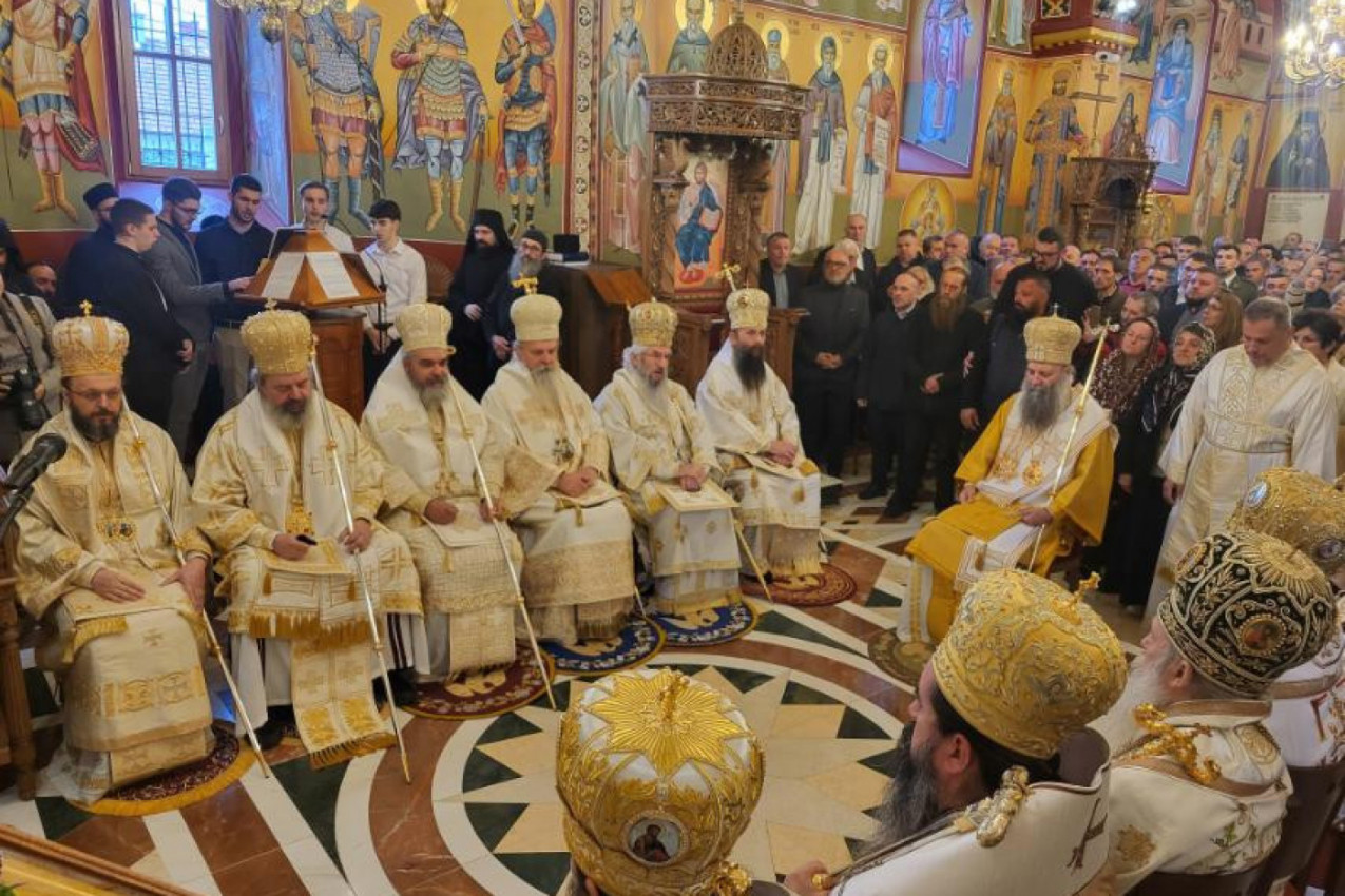 VAŽAN DAN ZA VERNI NAROD TIMOČKE KRAJINE: Patrijarh Porfirije osveštao freske, dodelio crkvena priznanja i položio kamen temeljac za novi eparhijski centar