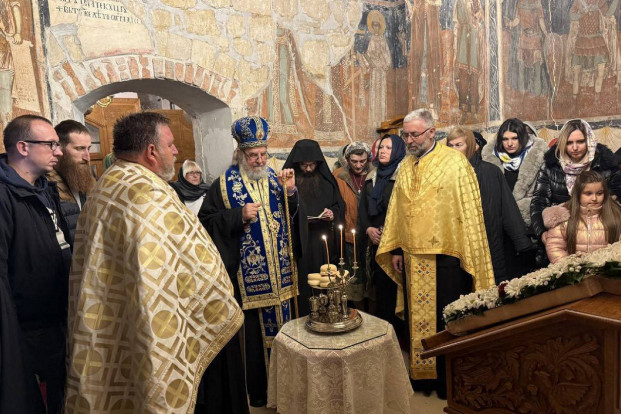 NA VELIKI PRAZNIK, SVETLOST OBASJALA SVETINJU U SRCU FRUŠKE GORE: Kako je iskušenica Vinka postala monahinja Pelagija (FOTO)