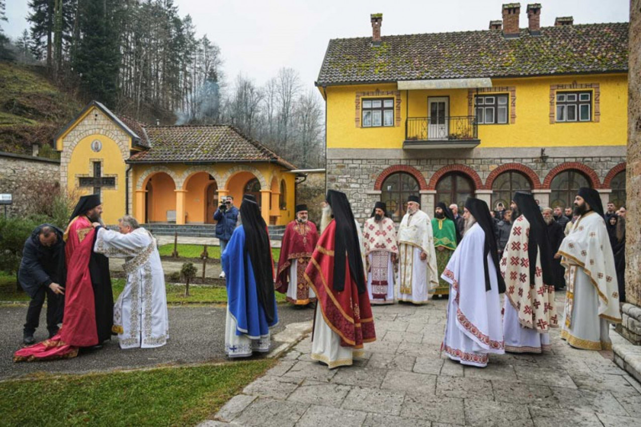 IGUMAN RAČE ODLIKOVAN ČINOM ARHIMANDRITA NA DAN SVOJE KRSNE SLAVE: Praznična radost u svetinji na obroncima Tare