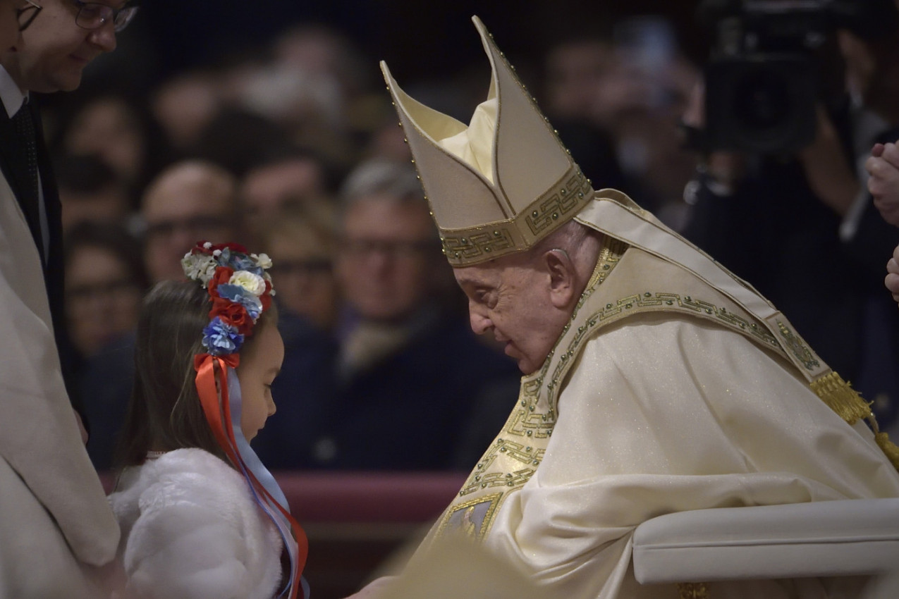 "OVO JE VREME NADE, ULAZIMO U NOVI JUBILEJ" Papa Franja održao govor za Božić i pozvao na akciju (FOTO/VIDEO)