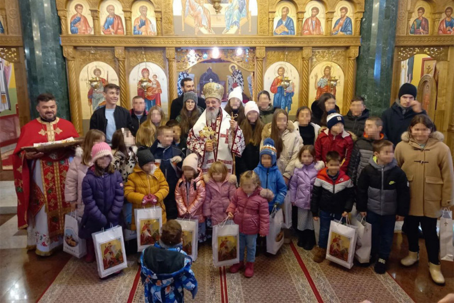 DUHOVNA SVETLOST U PLJEVLJIMA PRED NAJRADOSNIJI PRAZNIK: Liturgijsko sabranje ispunjeno hrišćanskom ljubavlju i nadom