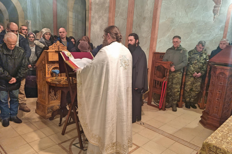 U MANASTIRU BUKOVO SLUŽENA BOŽIĆNA LITURGIJA: General Milan Mojsilović dočekao praznik u velikoj timočkoj svetinji