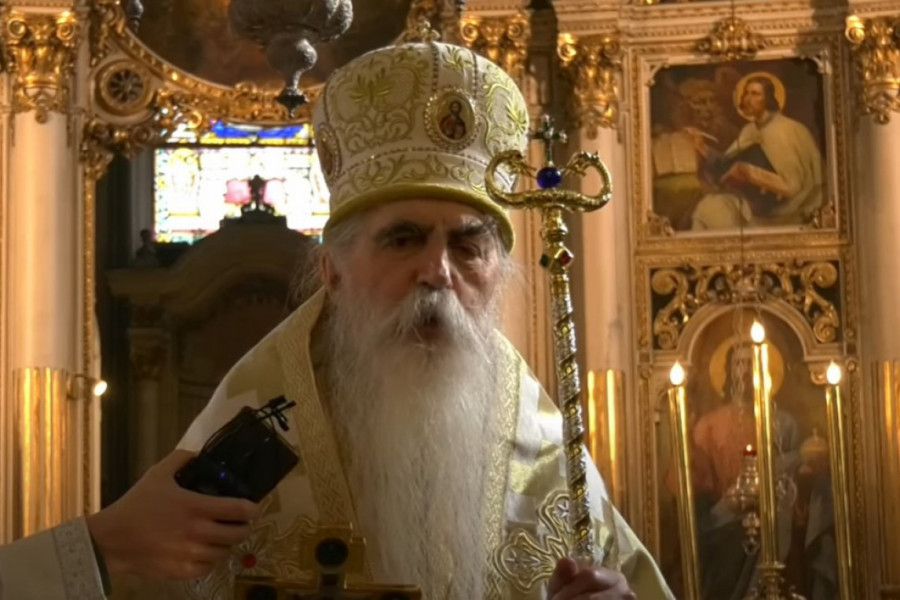 "IZRODI SU OSKRNAVILI SVESRPSKU SLAVU! TO NI OKUPATORI NISU RADILI!": Vladika Irinej posle liturgije poslao oštru poruku (VIDEO)