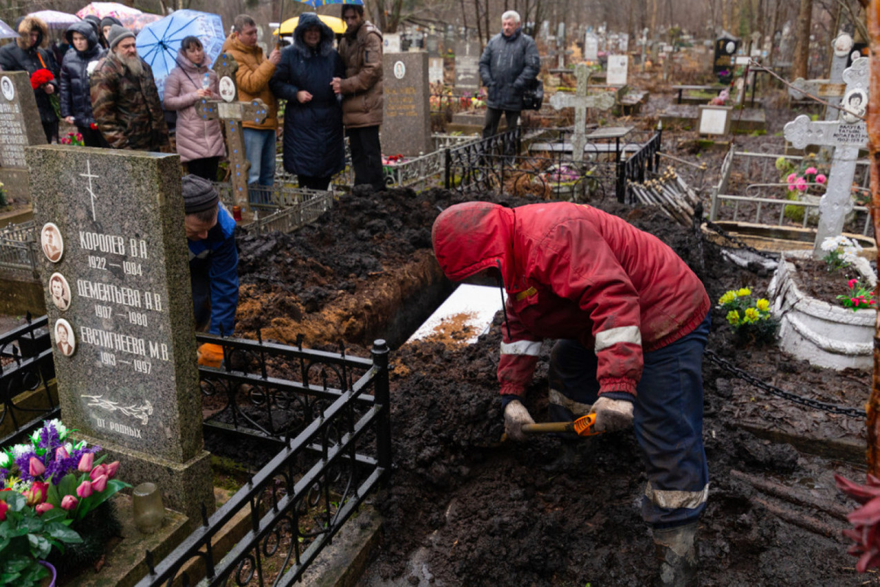 KAKO SE SAHRANJUJU UPOKOJENI ZA VASKRS I TOKOM SVETLE SEDMICE: Razlike su značajne, a evo i šta se prvo radi u domu pokojnika