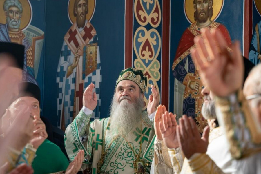"VERA NIJE ZA ONE KOJI BEŽE OD ISTINE": Važna poruka vladike Davida iz srpskoh hrama u Puli