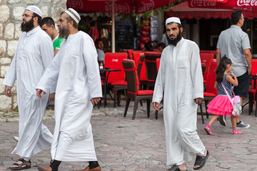 DA LI MUSLIMANI MORAJU DA NOSE "KAPICE" NA GLAVI: Evo kako se zovu i šta Kuran kaže o tome