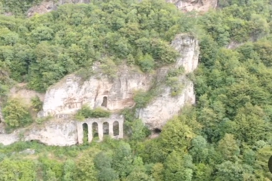 UNIŠTAVA SE SRPSKA SVETINJA KOD PRIZRENA: Ovo je najgori zločin posle pogroma 2004. godine - roštiljaju u isposnici sveca