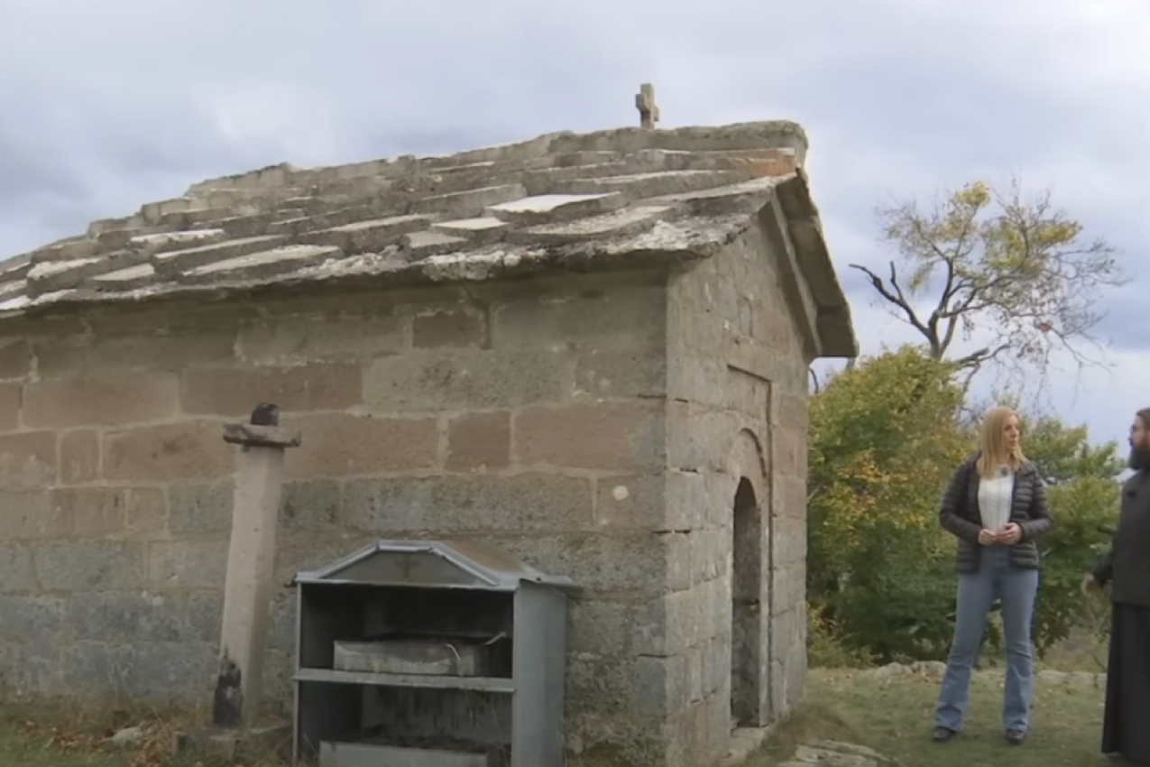 NAJMANJA CRKVA U SRBIJI, U NJU STAJE TROJE LJUDI: Postoji dobar razlog zašto nije velika, a evo gde se nalazi