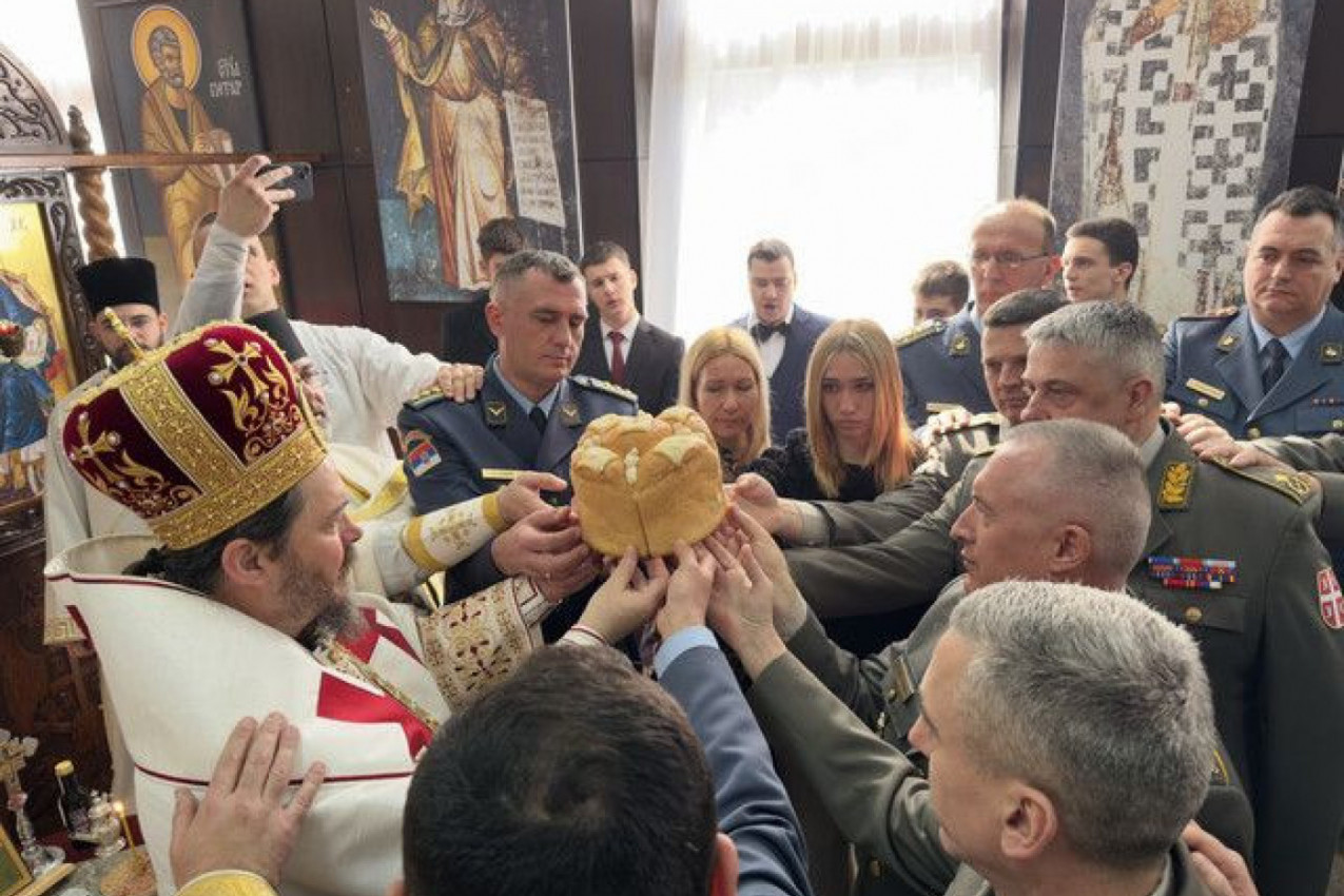 SVETI RATNIK MEĐU VOJNICIMA: Vladika Dositej i pripadnici Vojske Srbije zajedno proslavili svetitelja zaštitnika