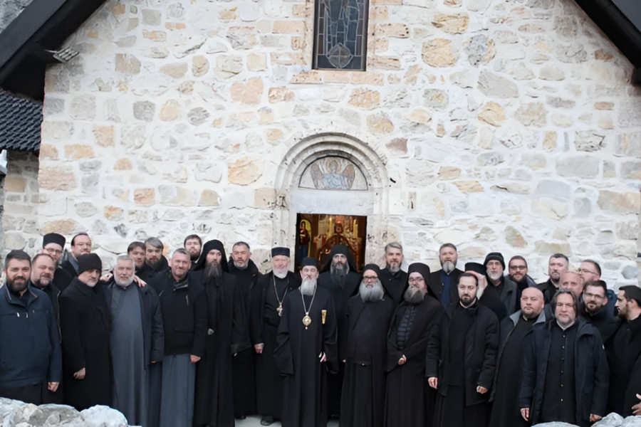 PUT SPASENJA I POMIRENJA: Svečano večernje u Kumanici kao podsećanje na snagu vere i praštanja