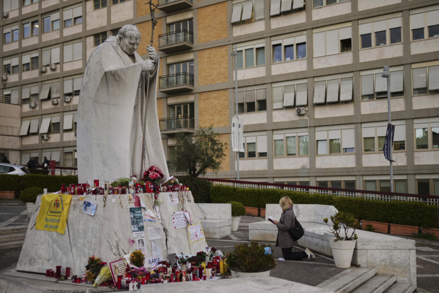 PAPA FRANJA SE OGLASIO IZ BOLNICE: Evo šta je poručio i kome se najviše zahvalio