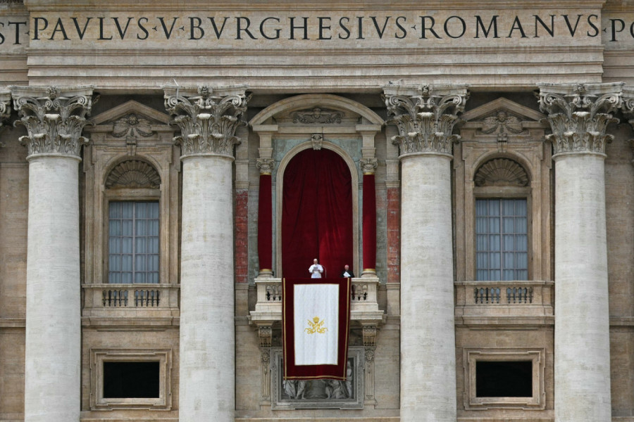 „OVO JE TREĆI SVETSKI RAT U ETAPAMA“: Papa Lav XIV sa balkona bazilike Svetog Petra pozvao na mir u Ukrajini i Gazi na svojoj prvoj nedeljnoj molitvi