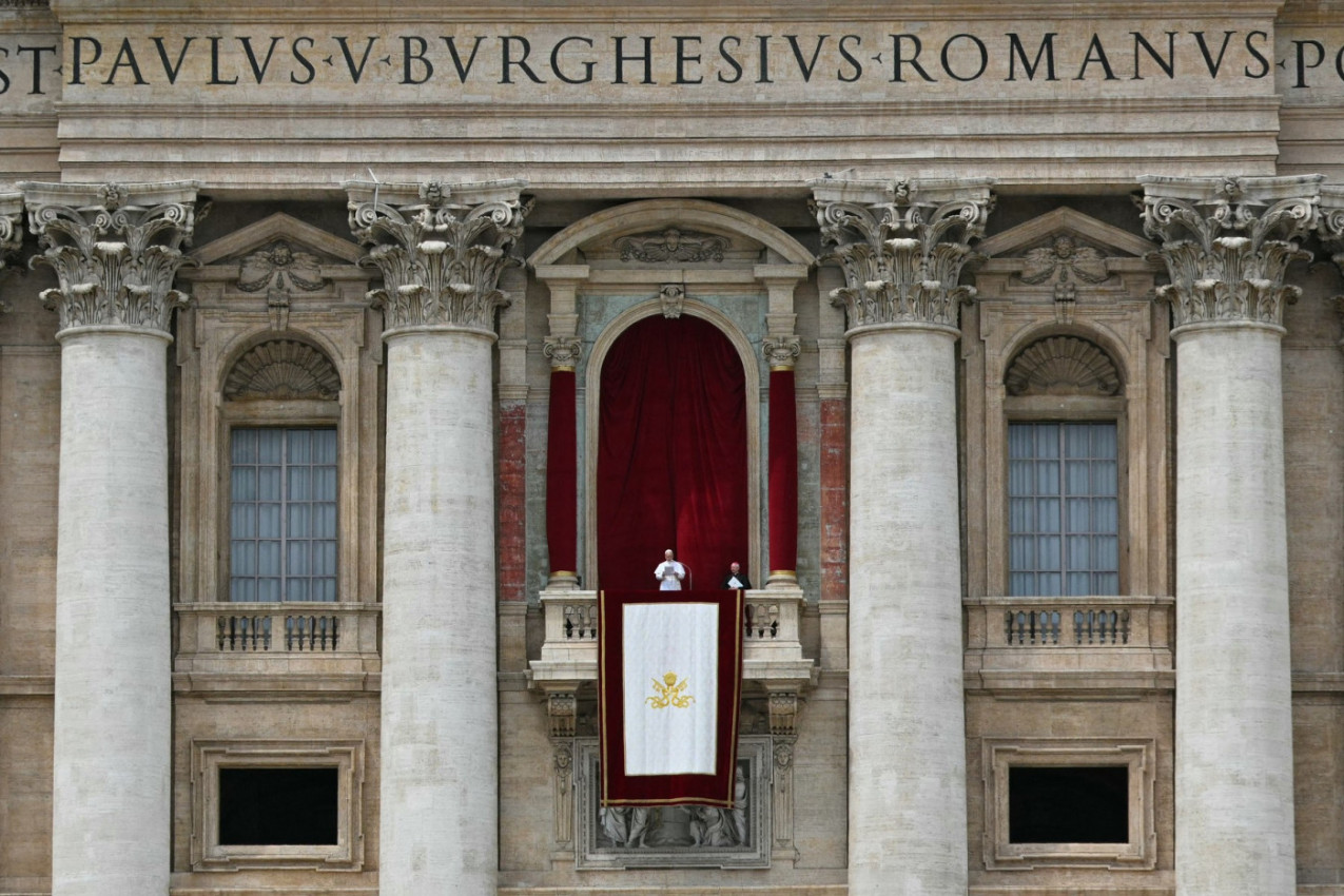 „OVO JE TREĆI SVETSKI RAT U ETAPAMA“: Papa Lav XIV sa balkona bazilike Svetog Petra pozvao na mir u Ukrajini i Gazi na svojoj prvoj nedeljnoj molitvi