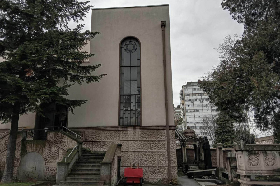 ZAVRŠENA OBNOVA, KAPELA DOBILA NOVI SJAJ: Evo kako sada izgleda jevrejsko groblje u Beogradu (FOTO)