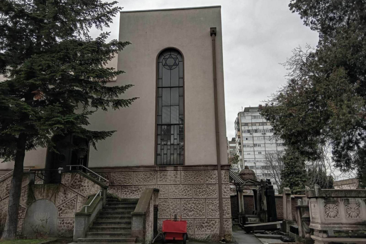ZAVRŠENA OBNOVA, KAPELA DOBILA NOVI SJAJ: Evo kako sada izgleda jevrejsko groblje u Beogradu (FOTO)