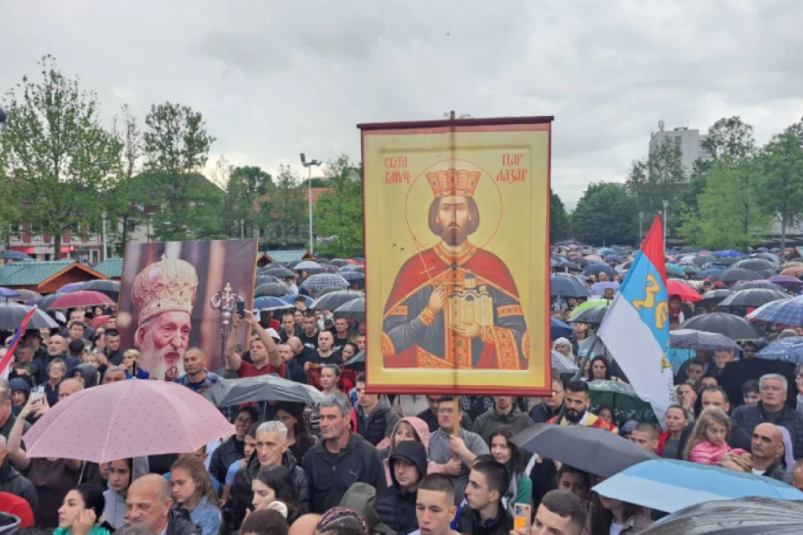 EVO ŠTA NAROD U CRNOJ GORI MISLI O ZABRANI DA SVETI VASILIJE BUDE GRADSKA SLAVA: Slike sa litije nedvosmisleno pokazuju stav Nikšićana (FOTO)